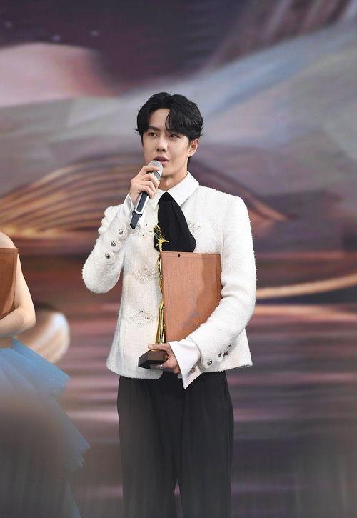 娱乐大爆料 刘雨昕,娱乐大爆料中的闪耀新星  第2张